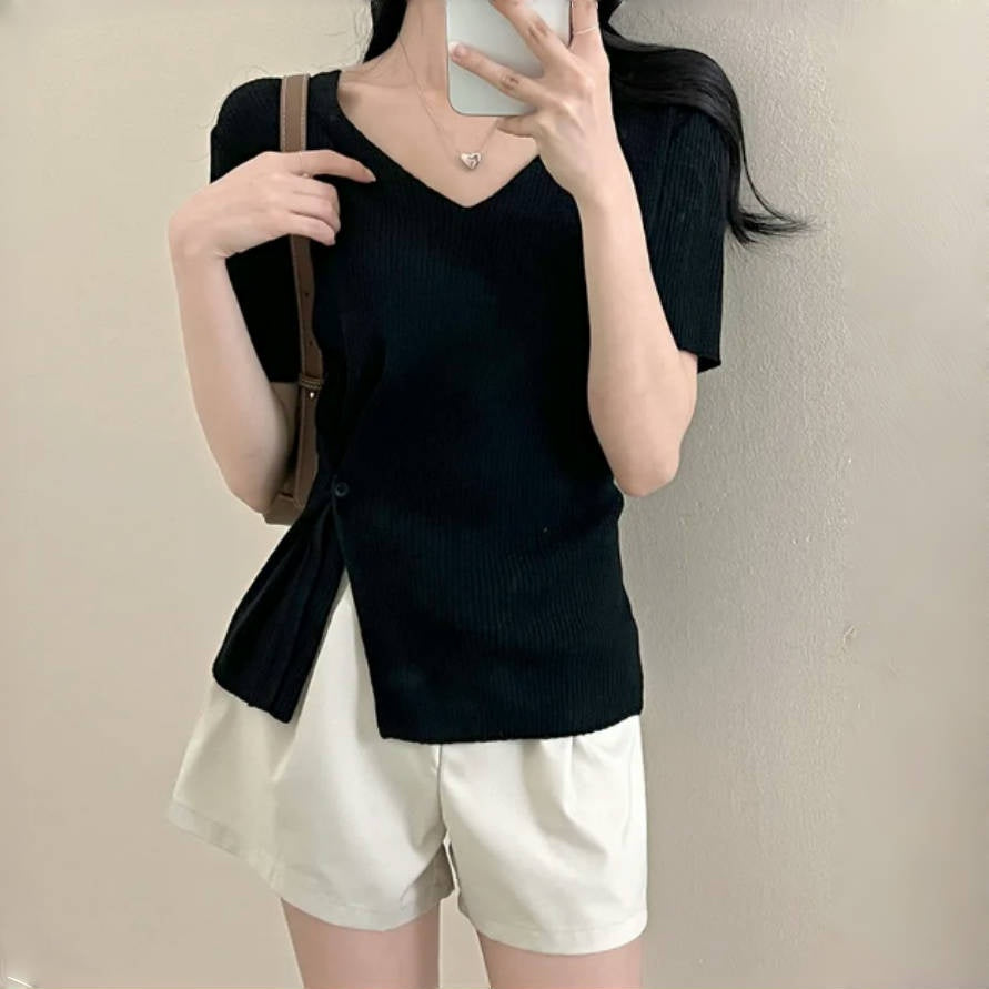 V ネック トップス — Reina Tokyo