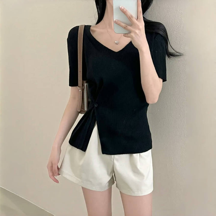 V ネック トップス — Reina Tokyo